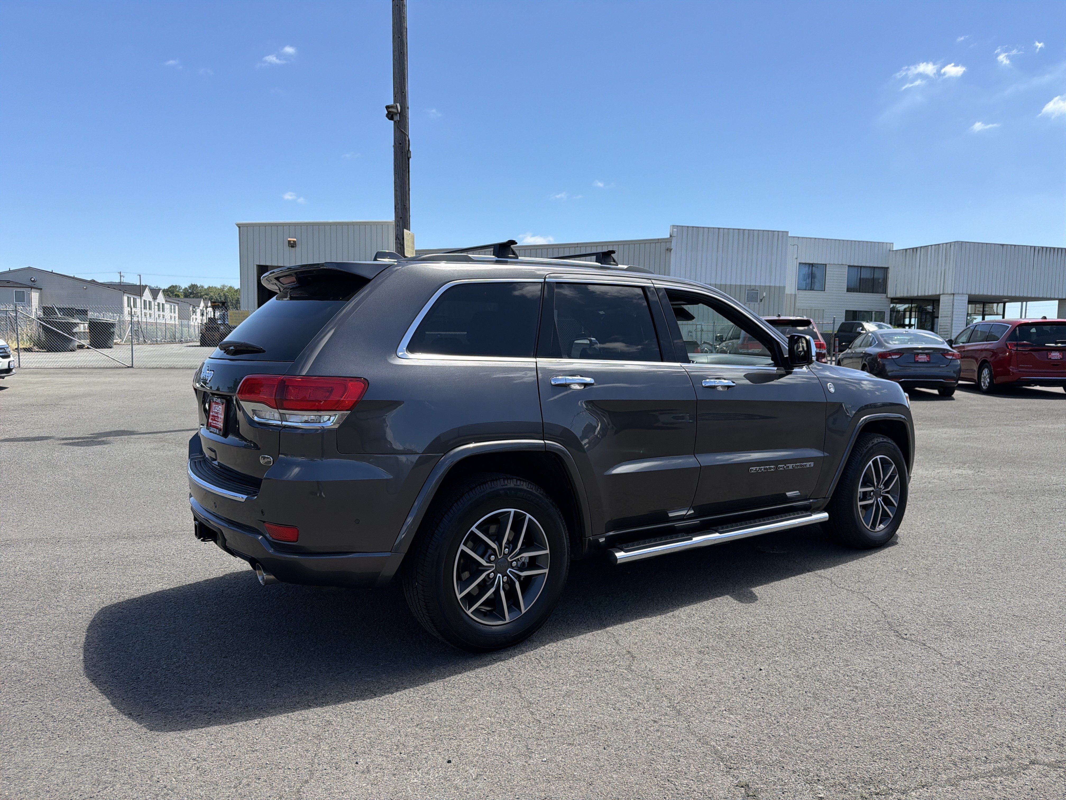 Used 2019 Jeep Grand Cherokee Overland AWD/4WD image 5