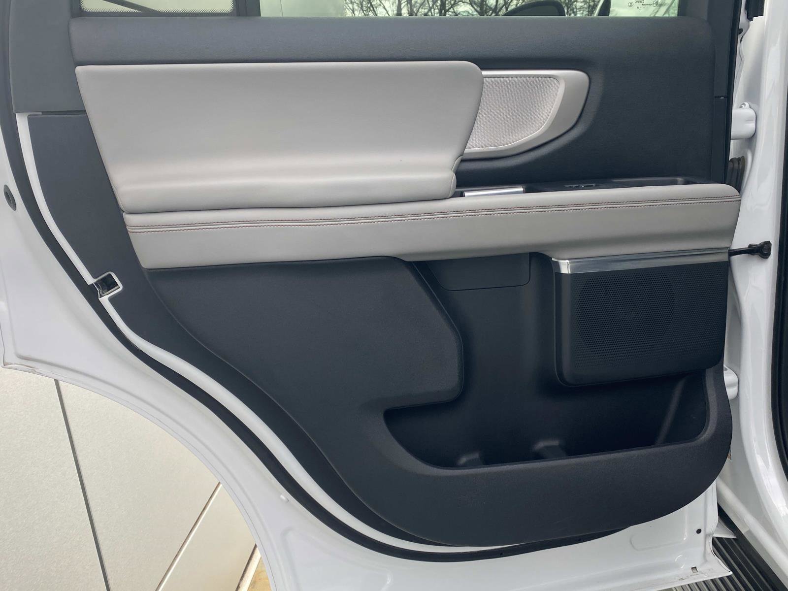 Used 2025 Ford Expedition Active image 13