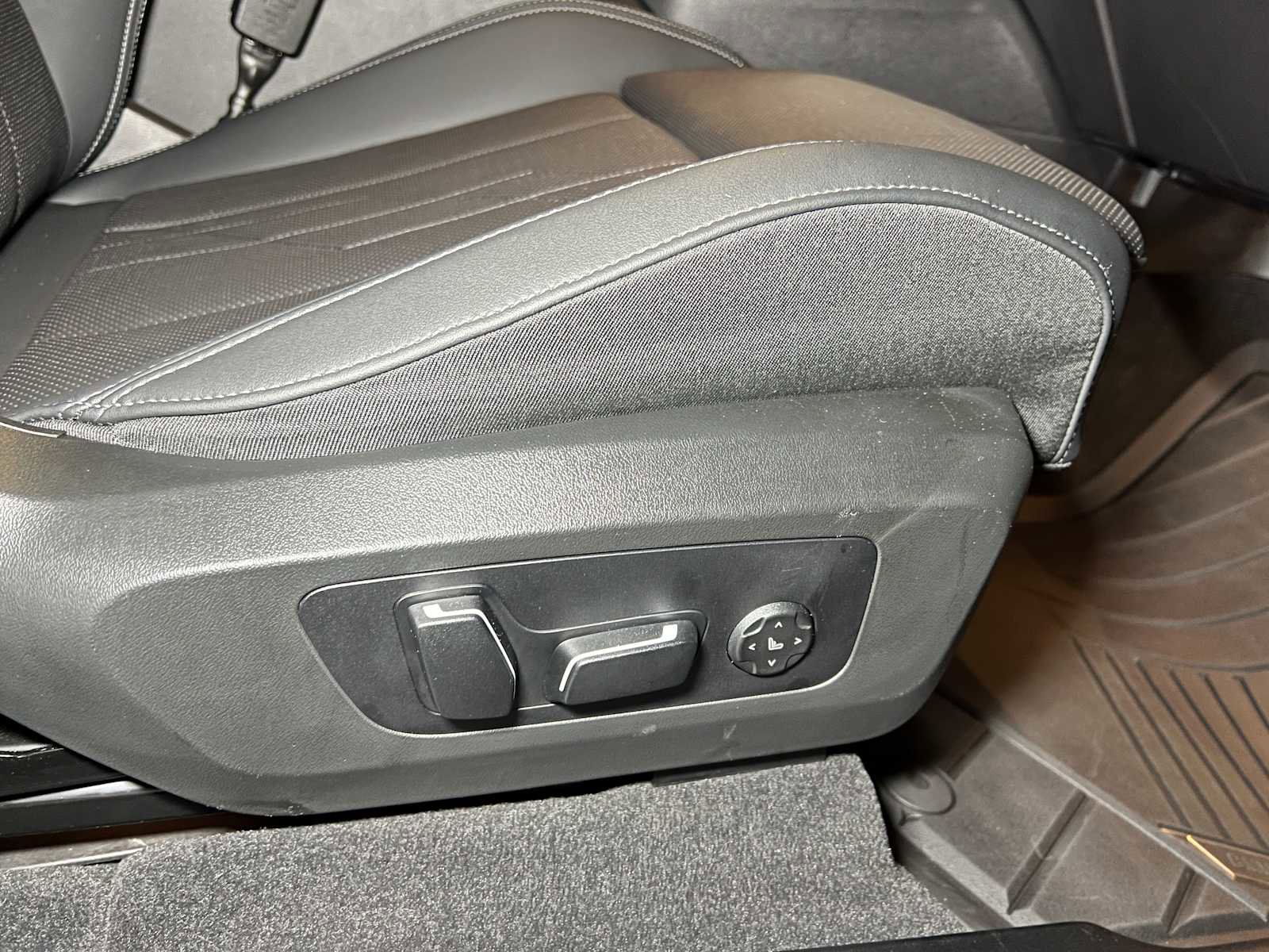 Used 2025 BMW X3 xDrive30i w/ Premium Package image 13