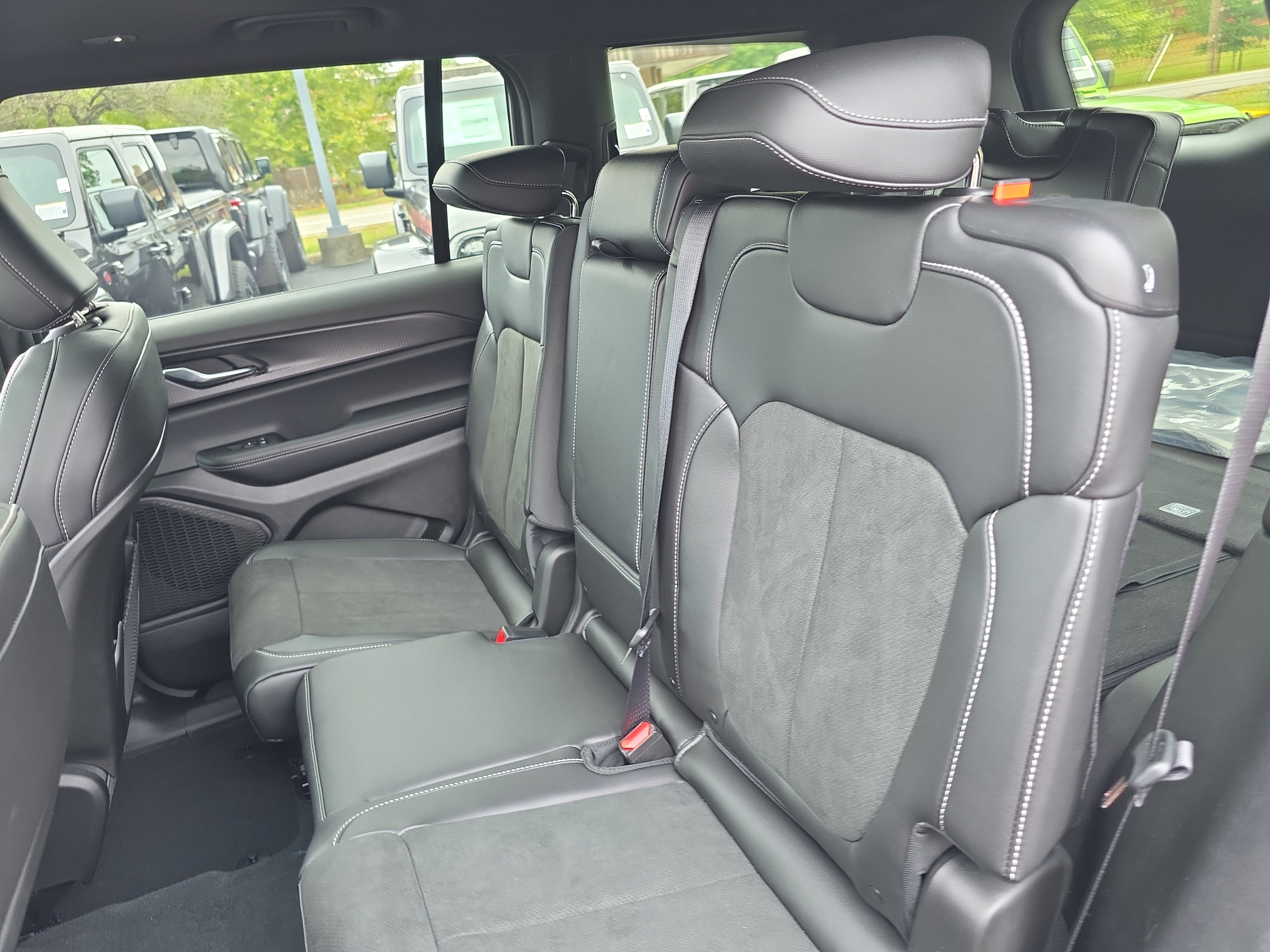 New 2025 Jeep Grand Cherokee L Altitude image 14