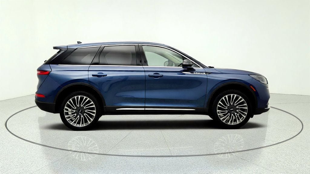Used 2022 Lincoln Corsair Reserve w/ Luxury Package AWD/4WD image 4