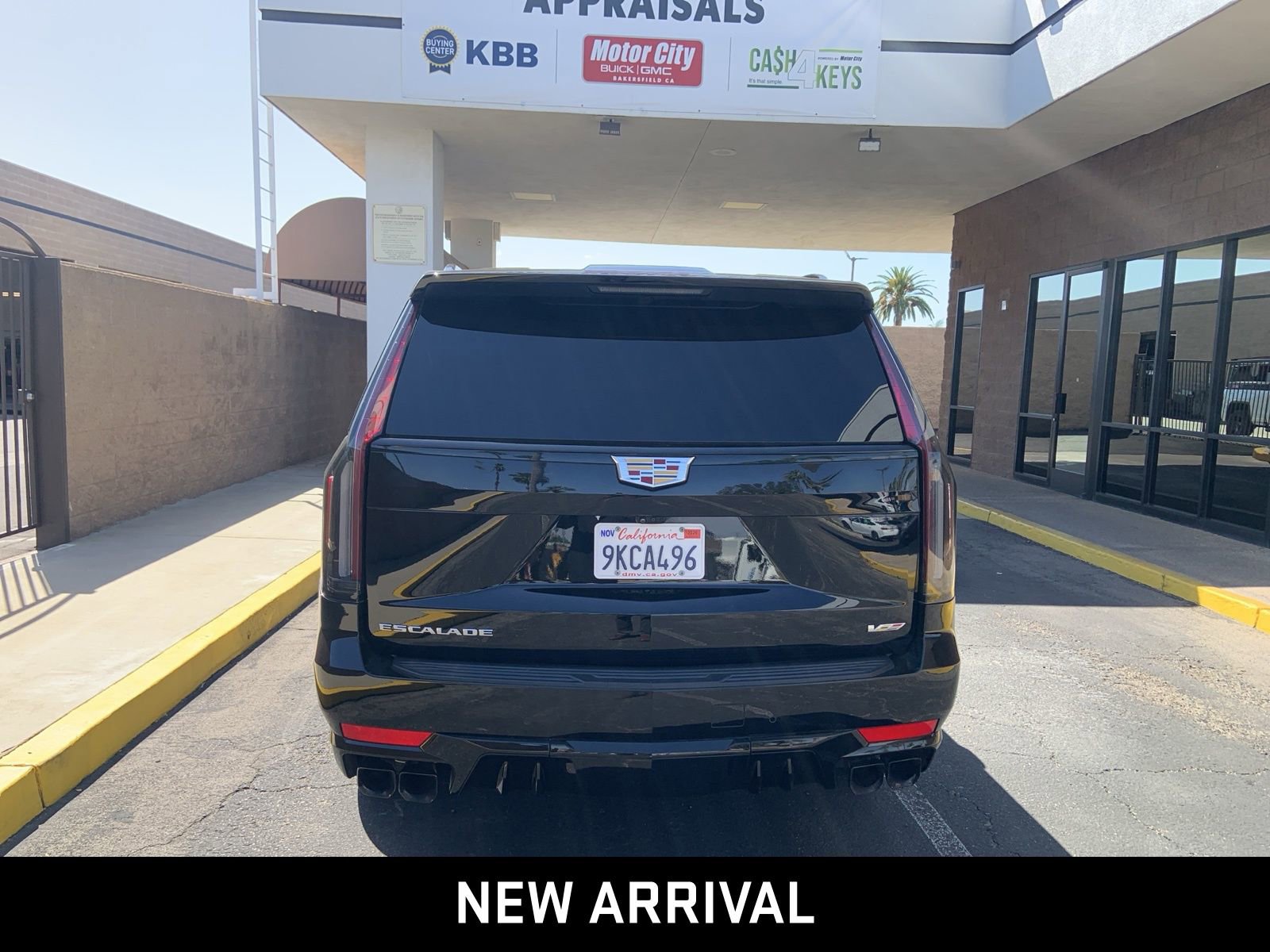 Used 2023 Cadillac Escalade ESV V AWD/4WD image 5