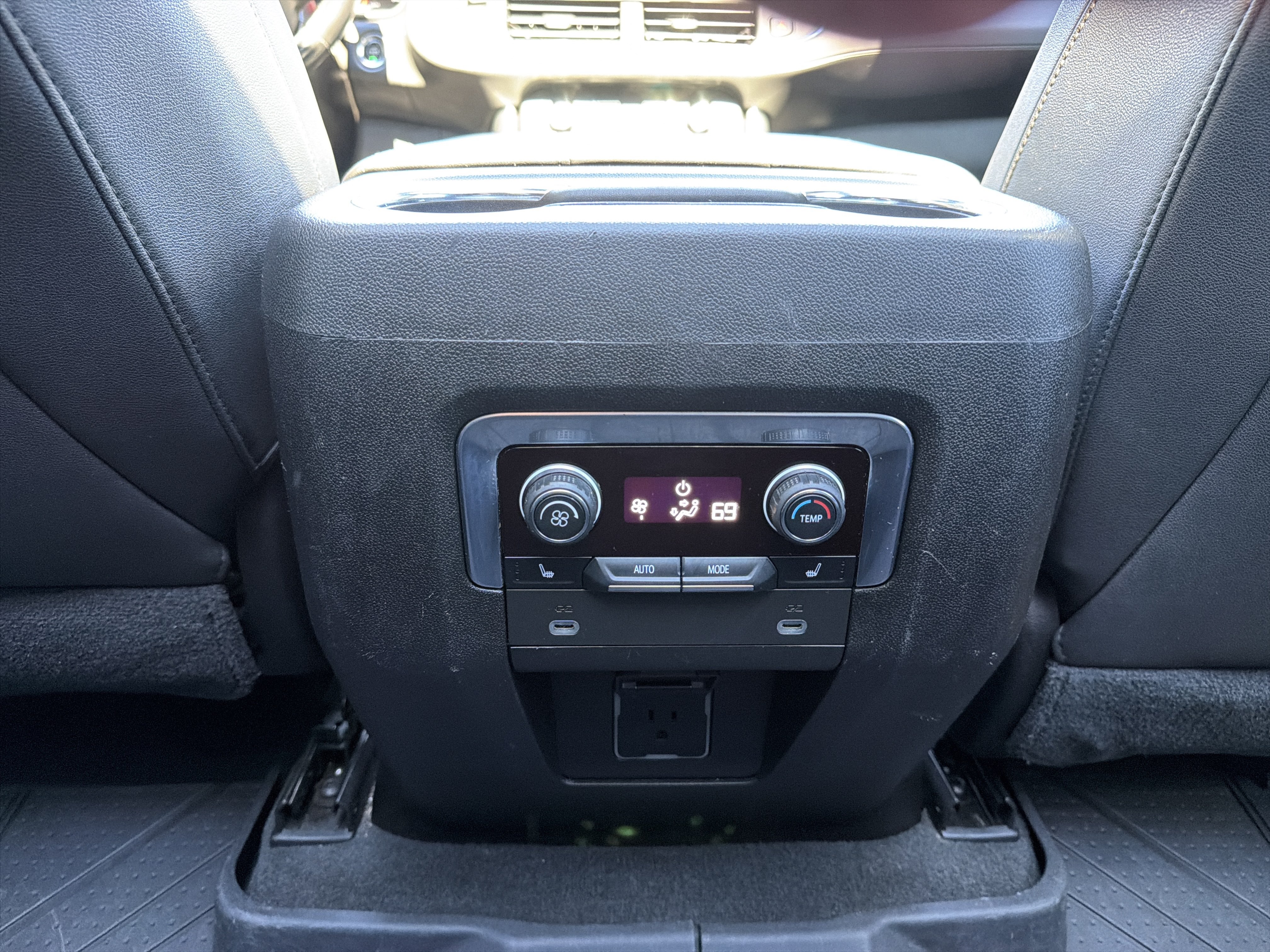 Used 2021 Chevrolet Tahoe Z71 w/ Z71 Off-Road Package AWD/4WD image 29