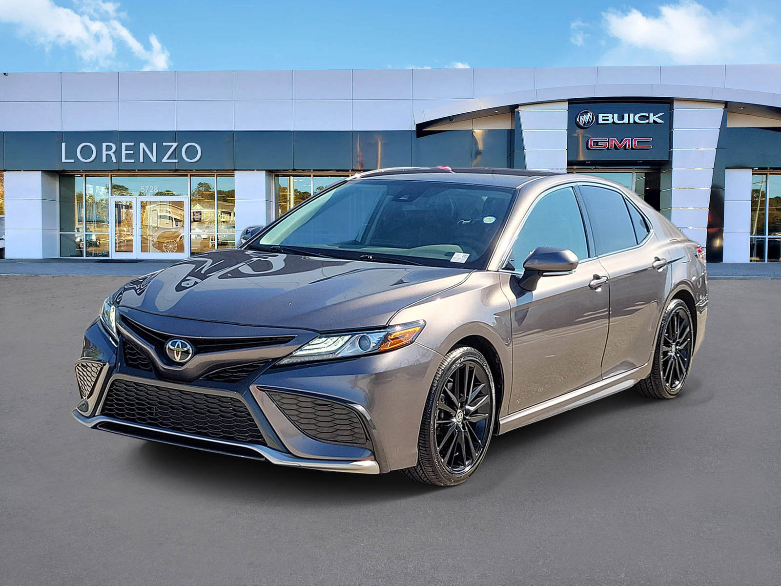 Used 2023 Toyota Camry XSE FWD image 1