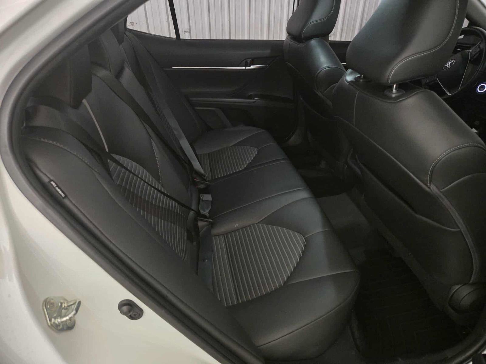 Used 2020 Toyota Camry SE image 16
