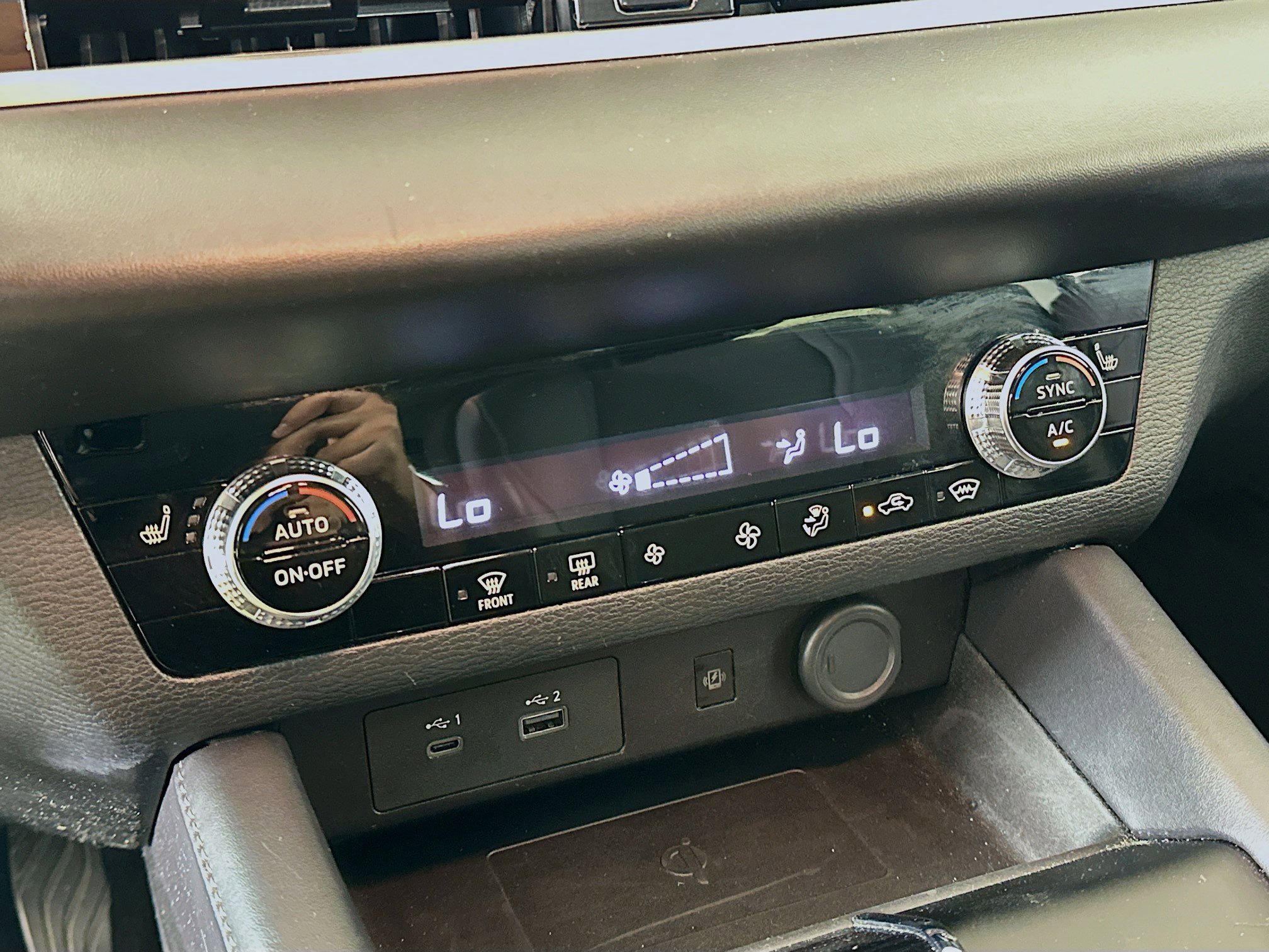 Used 2024 Mitsubishi Outlander SE Black Edition image 25