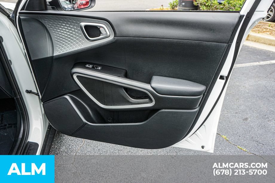 Used 2025 Kia Soul LX w/ LX Technology Package FWD image 49