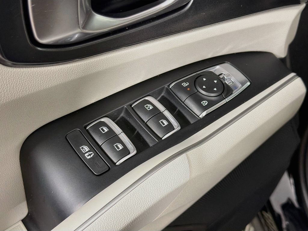 Used 2025 Kia Sorento S AWD/4WD image 33