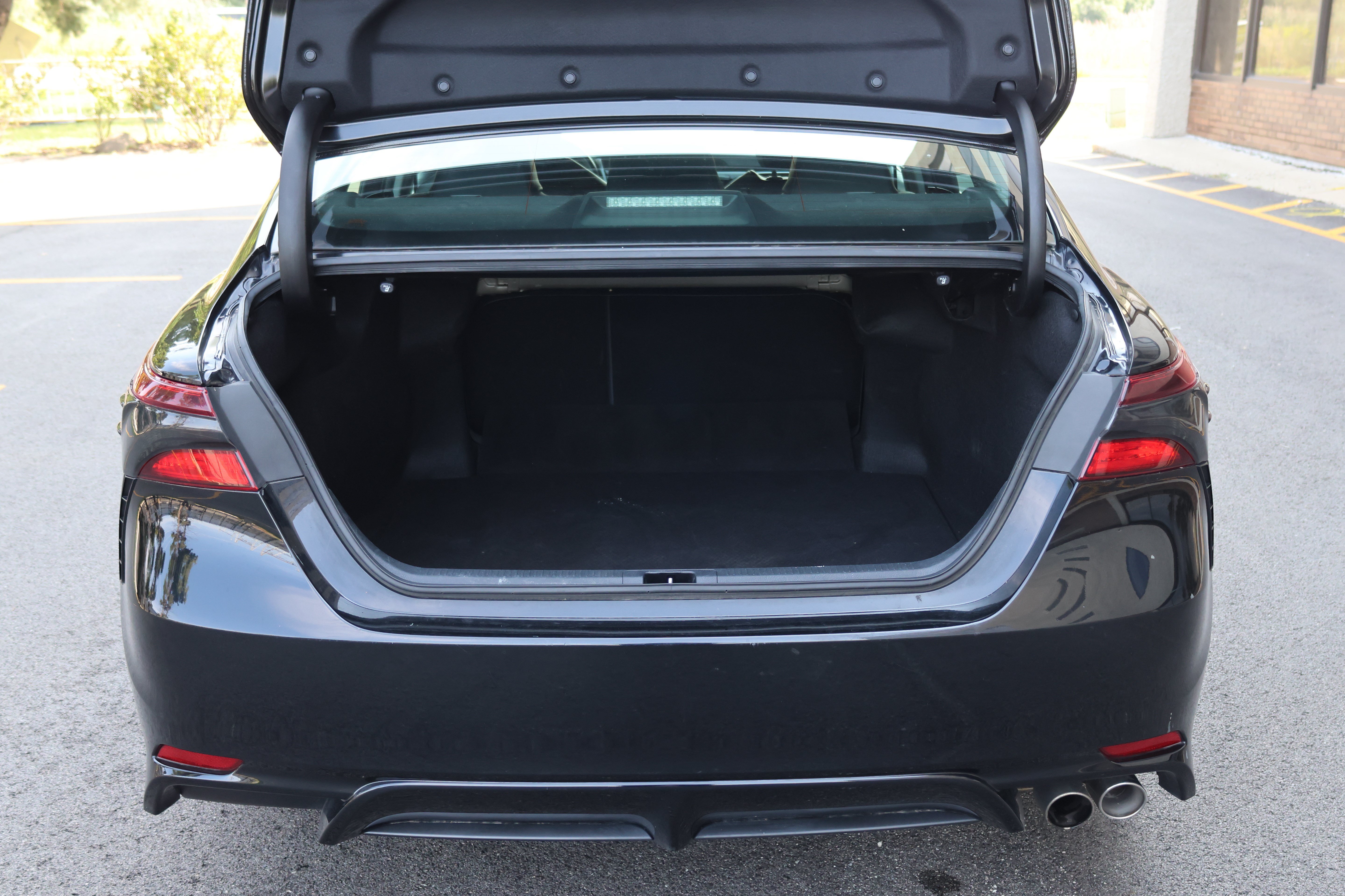 Used 2021 Toyota Camry SE FWD image 6
