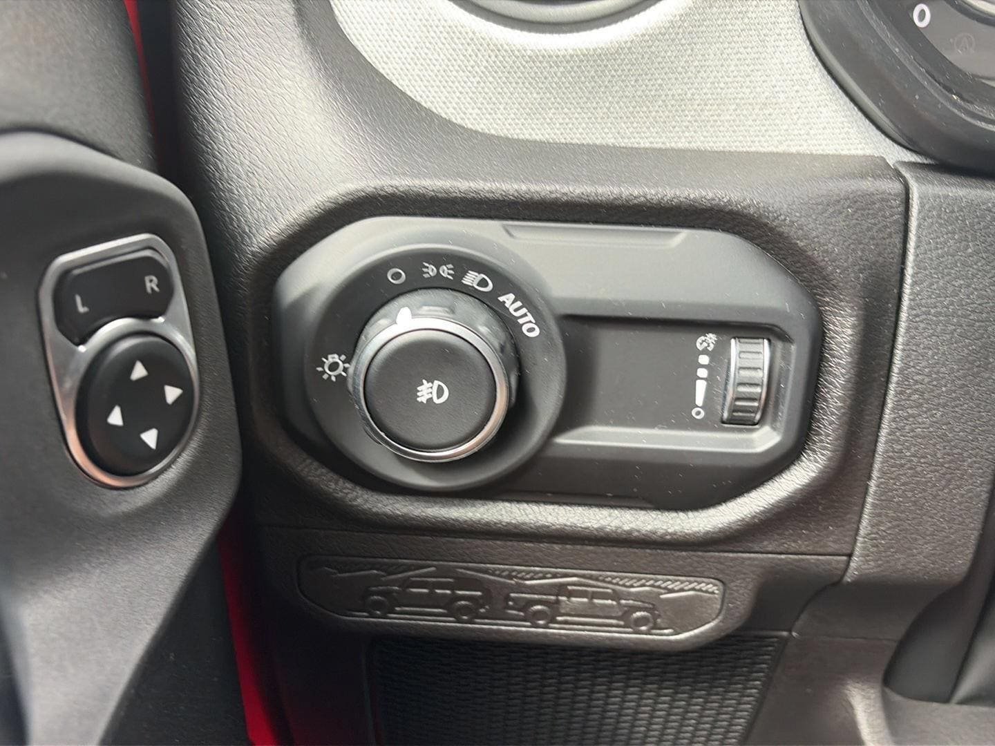 Used 2025 Jeep Wrangler Unlimited Sport AWD/4WD image 19