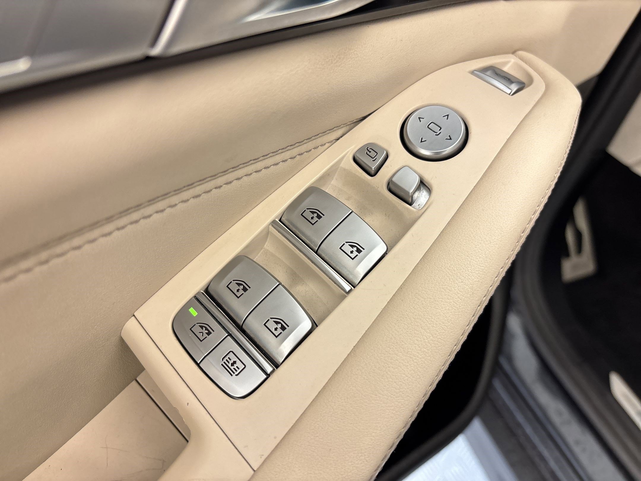 Used 2021 BMW X7 M50i w/ Dynamic Handling Package AWD/4WD image 21