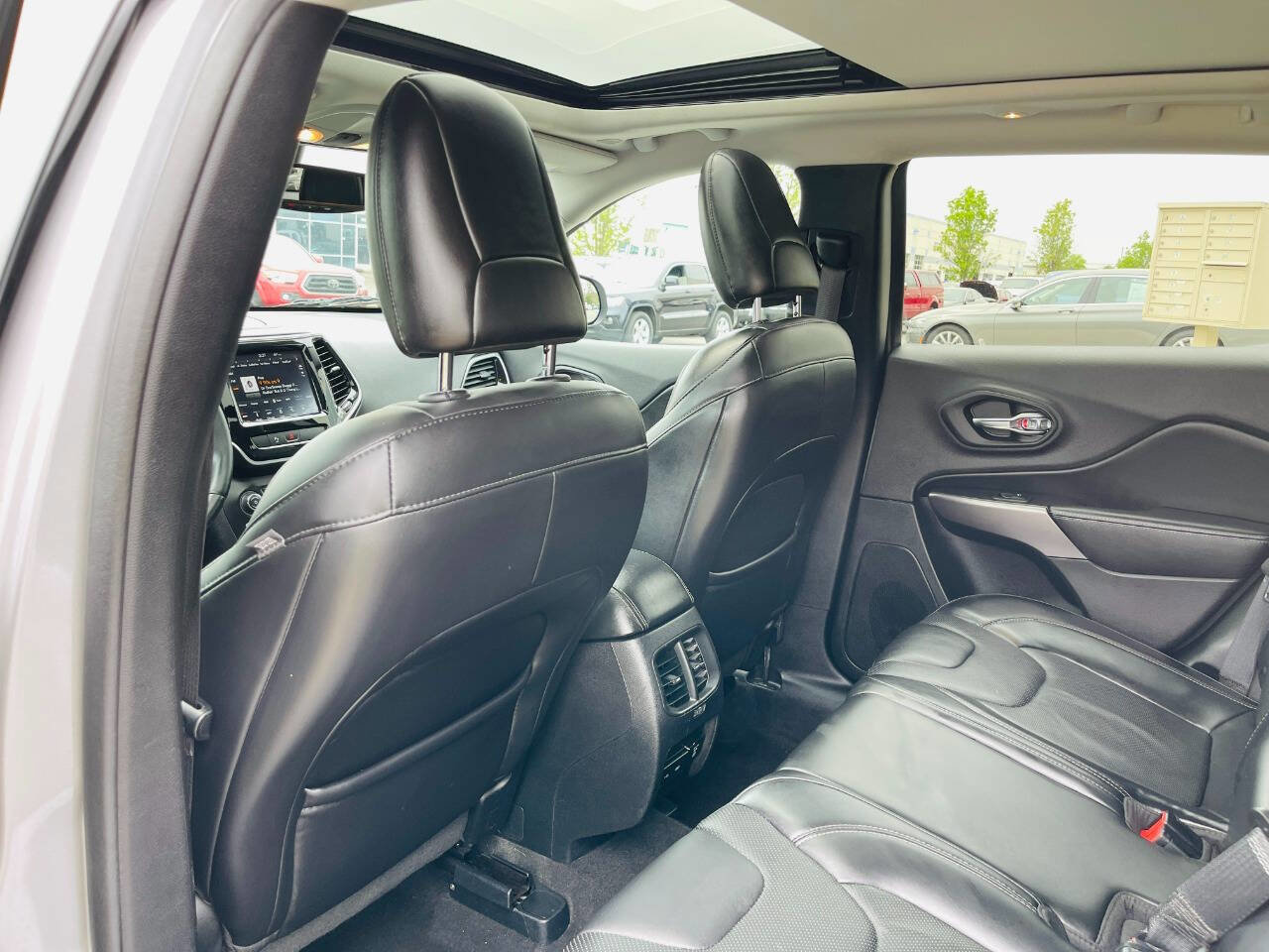 Used 2019 Jeep Cherokee Limited image 20