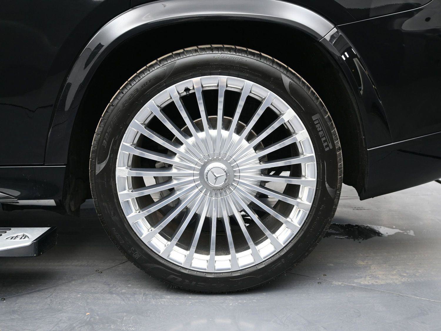 Used 2024 Mercedes-Benz Maybach GLS 600 4MATIC image 18