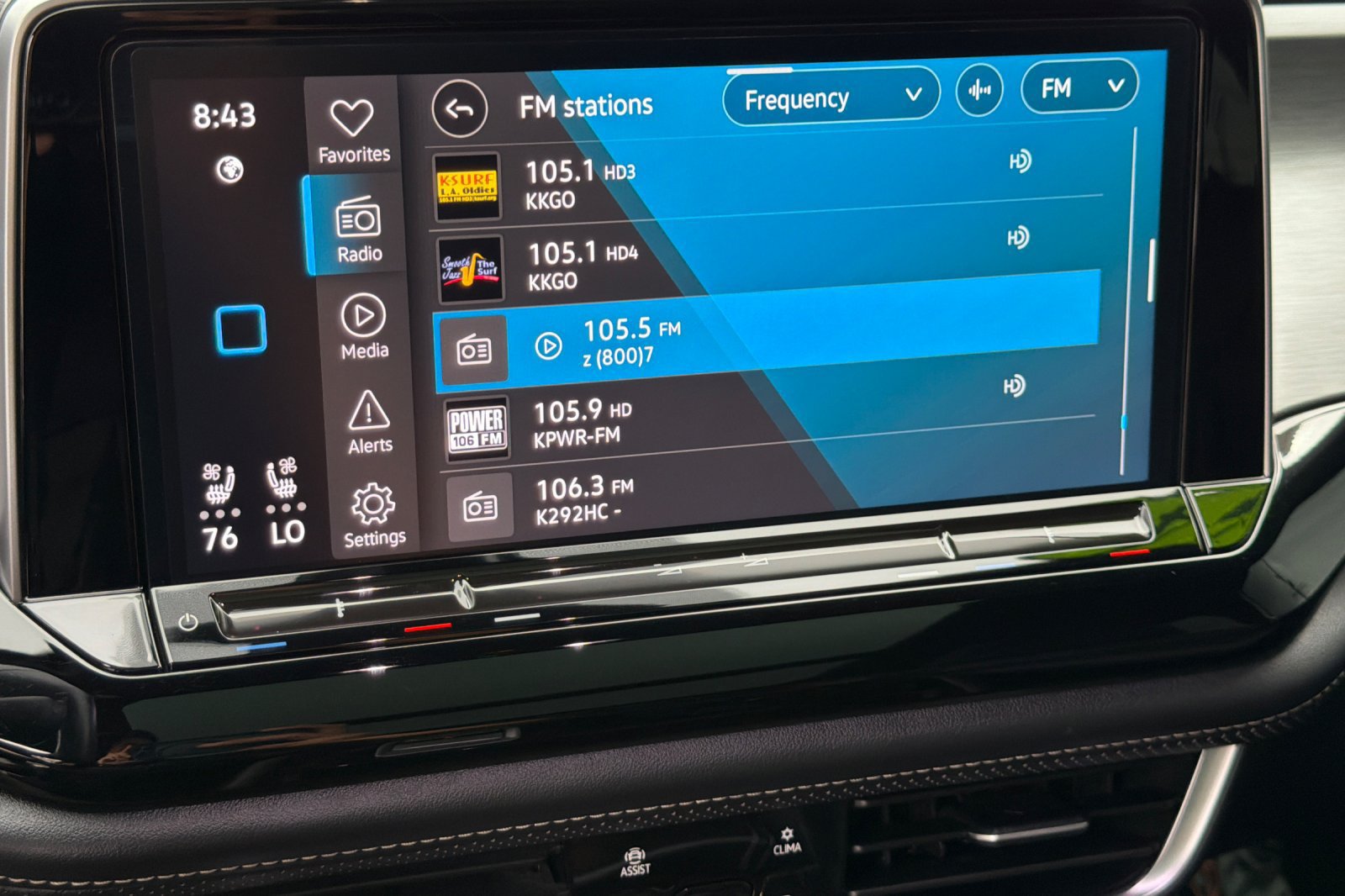 Used 2024 Volkswagen Atlas Cross Sport SE FWD image 19