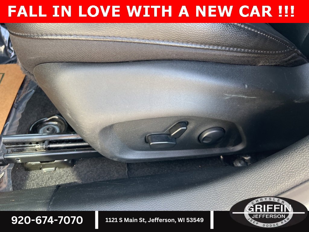 Used 2024 Jeep Compass Limited image 17