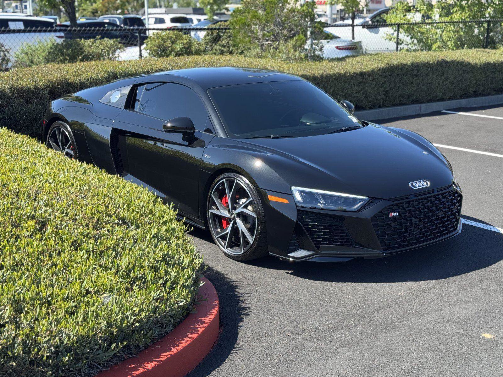 Used 2022 Audi R8 V10 w/ Premium Package RWD image 38