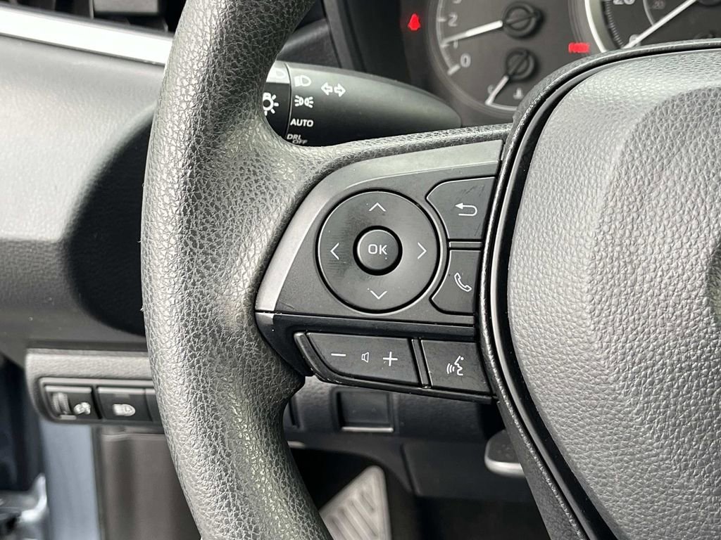Used 2022 Toyota Corolla LE image 25