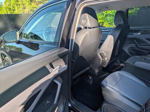 Certified 2025 Volkswagen Tiguan SE AWD/4WD image 22