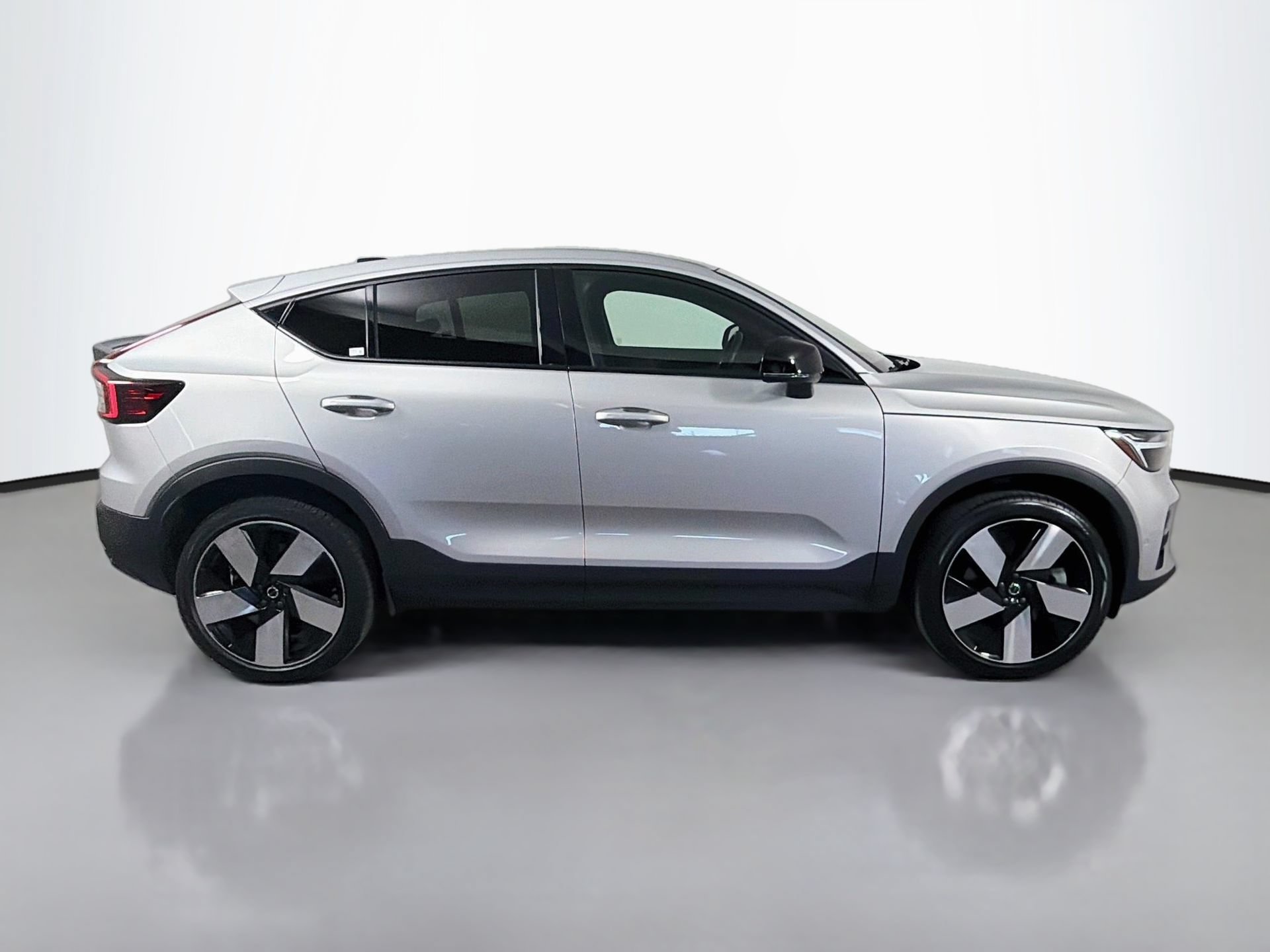 Used 2023 Volvo C40 P8 Recharge Ultimate AWD/4WD image 5