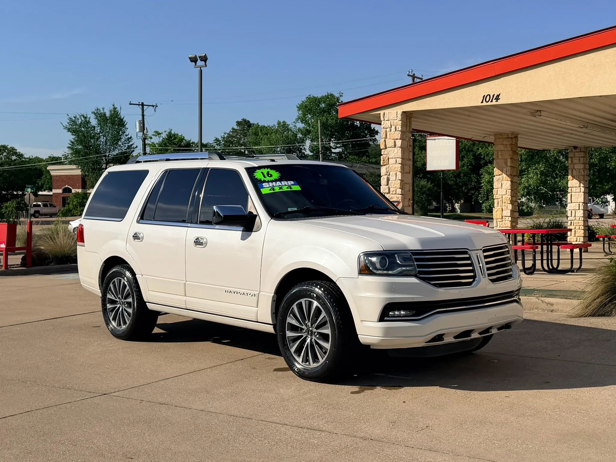 Used 2016 Lincoln Navigator Select AWD/4WD image 7