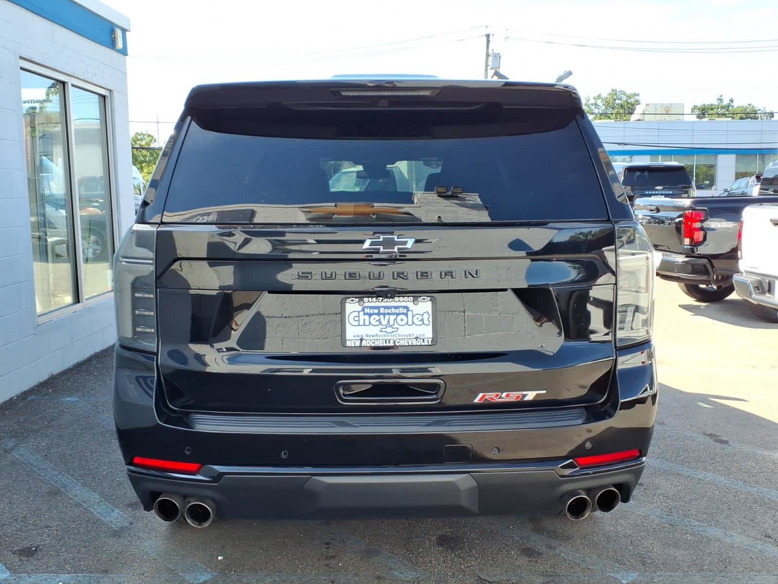 Used 2025 Chevrolet Suburban RST w/ Comfort Package AWD/4WD image 5