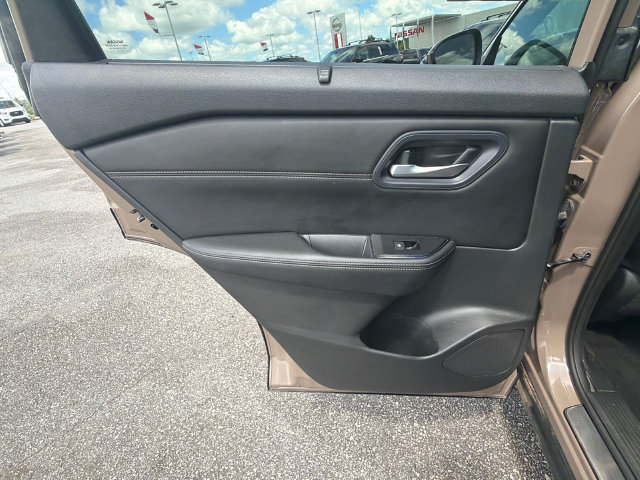 Used 2024 Nissan Rogue SV w/ SV Premium Package FWD image 22