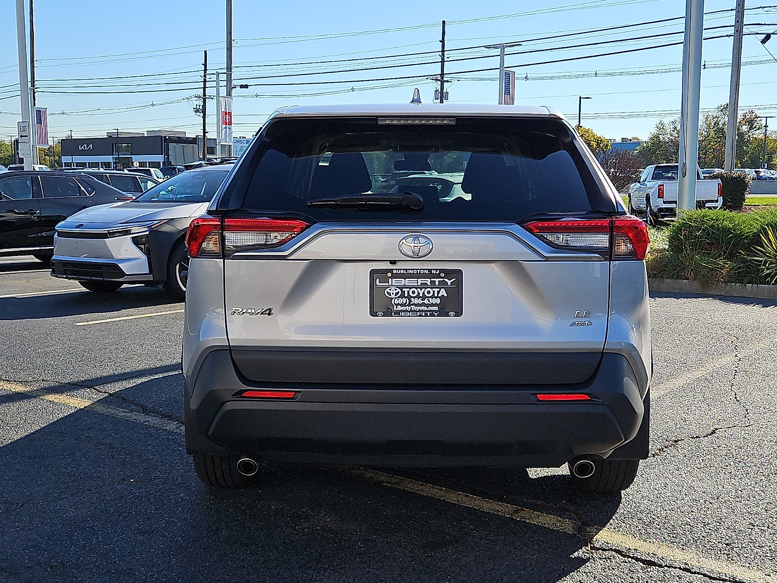 Used 2024 Toyota RAV4 LE AWD/4WD image 5