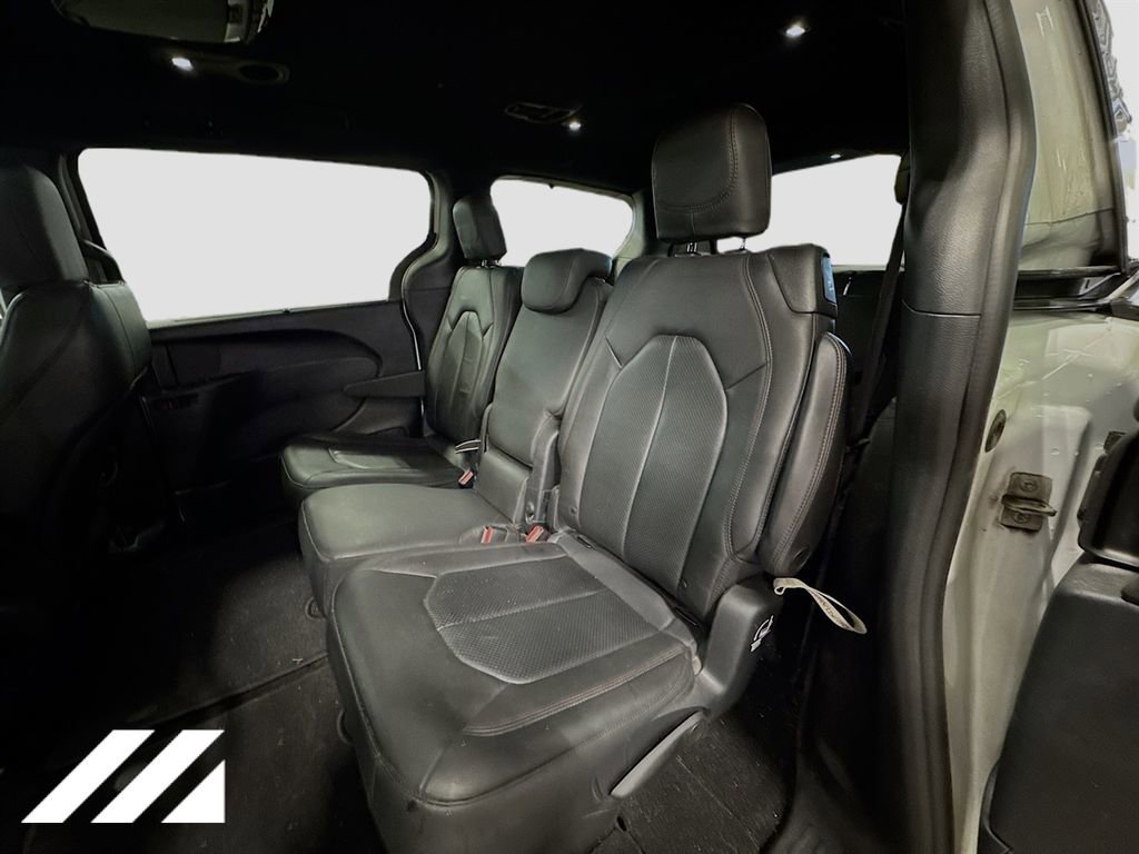 Used 2020 Chrysler Pacifica Touring-L FWD image 25