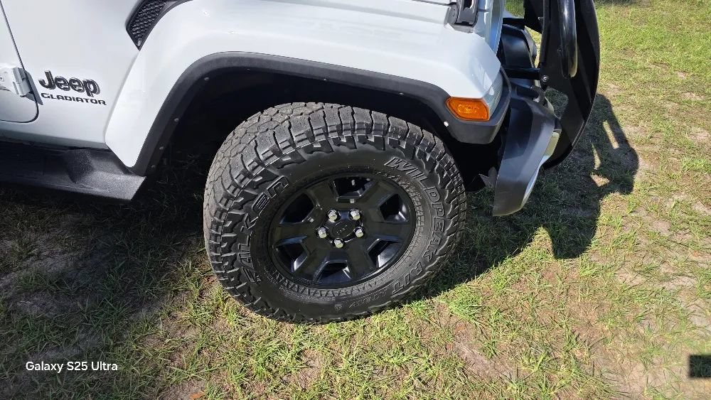 Used 2021 Jeep Gladiator Overland w/ Safety Group AWD/4WD image 12