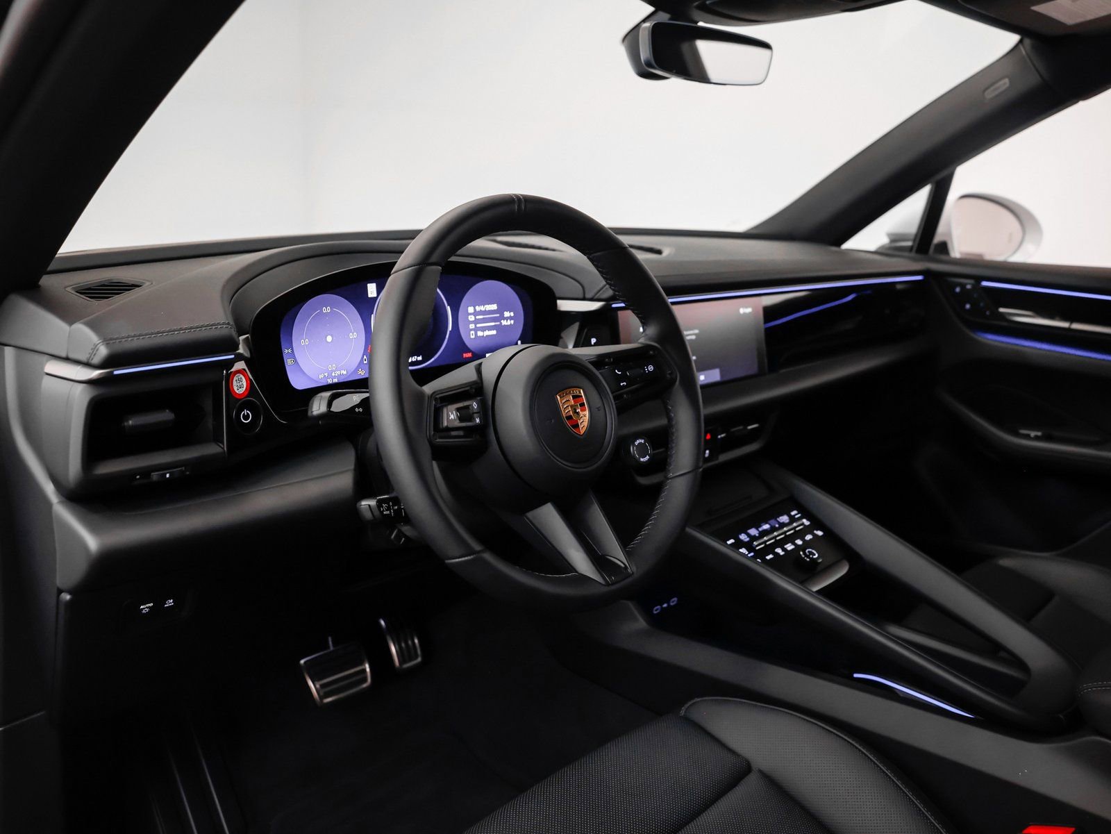 Certified 2025 Porsche Macan 4S Electric image 33