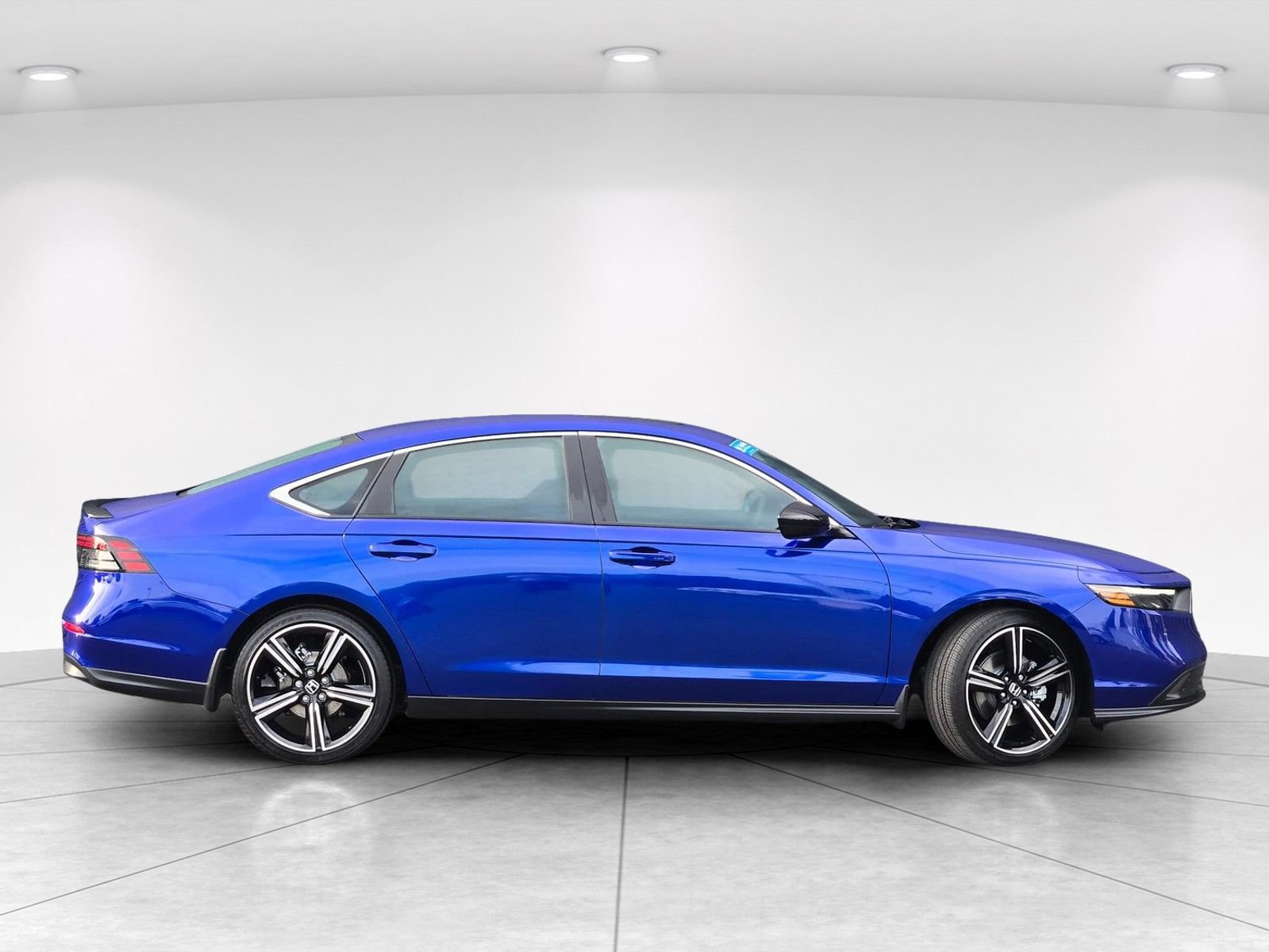 Used 2025 Honda Accord Sport image 3