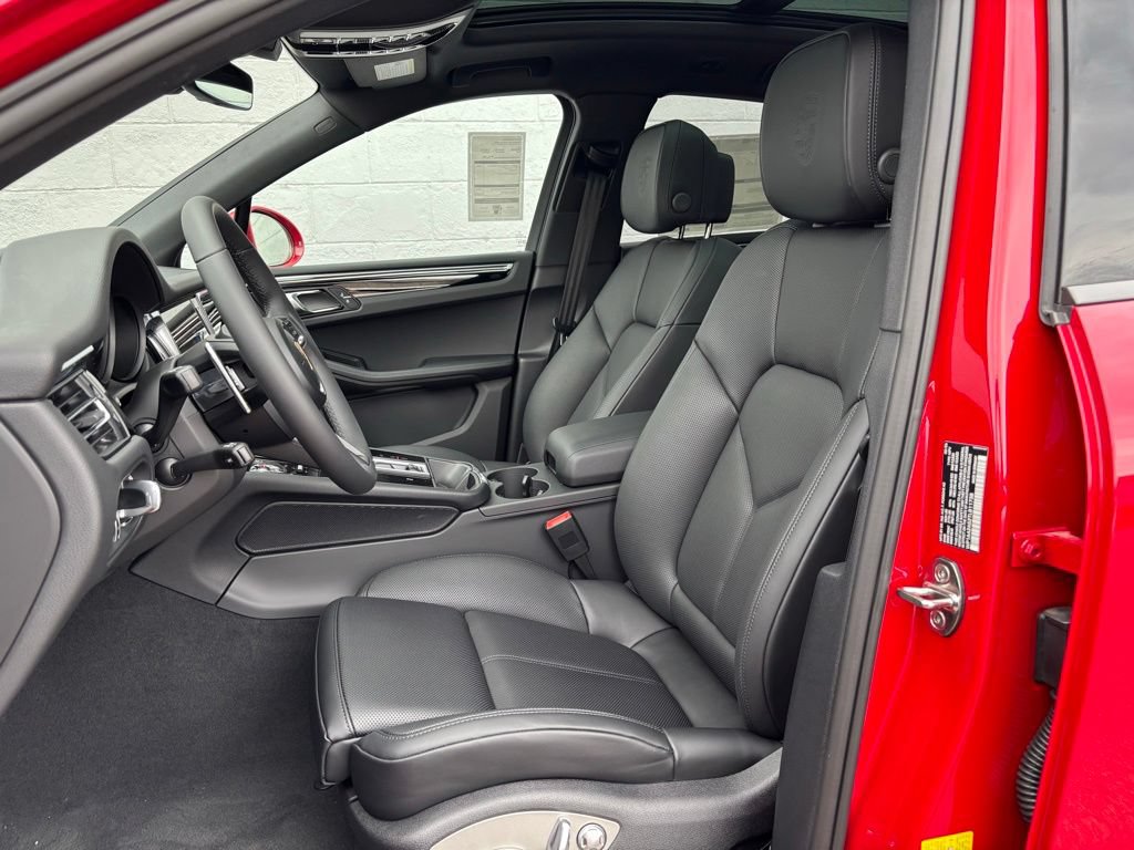 New 2026 Porsche Macan AWD/4WD image 5