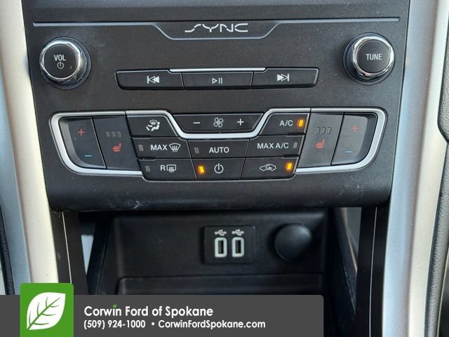 Used 2019 Ford Fusion SEL FWD image 27