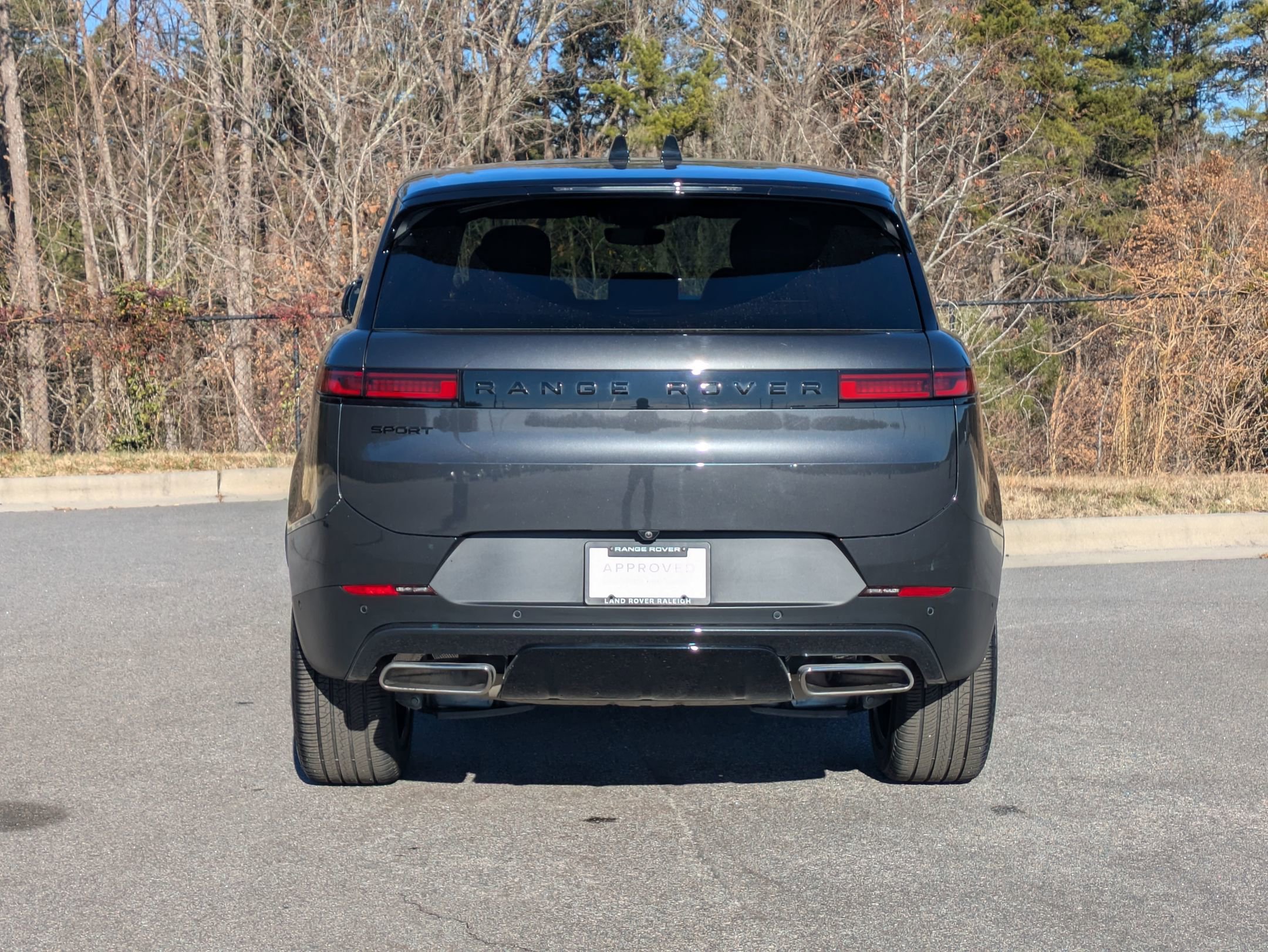 Used 2025 Land Rover Range Rover Sport SE image 6