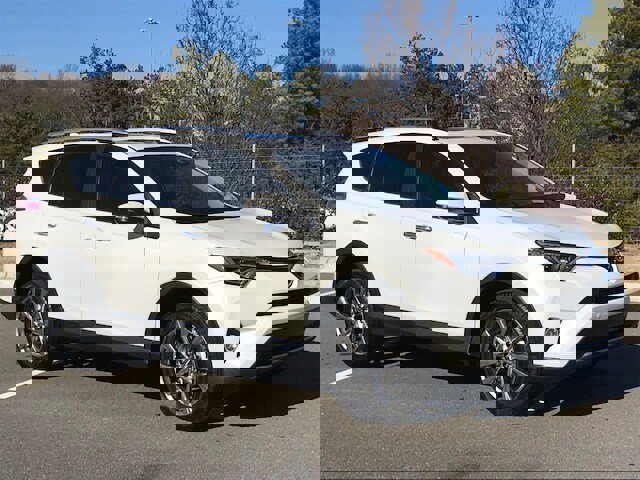 Used 2016 Toyota RAV4 Limited image 2