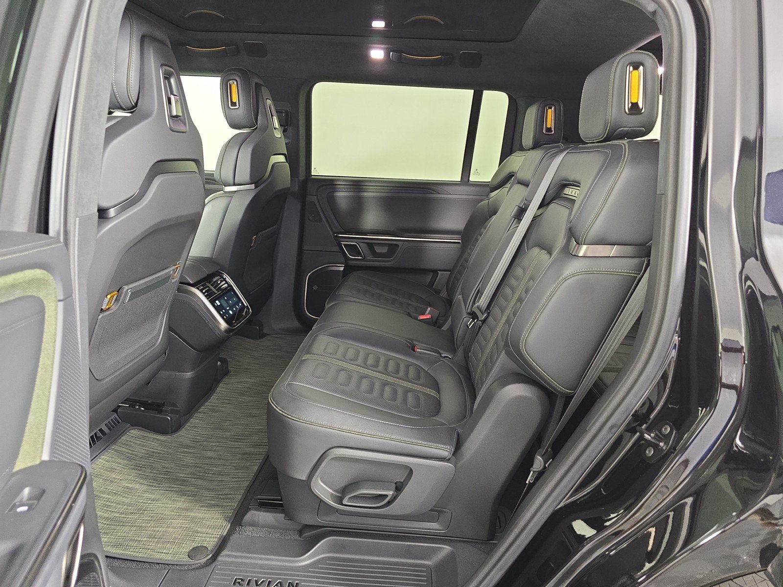 Used 2024 Rivian R1S Adventure AWD/4WD image 21