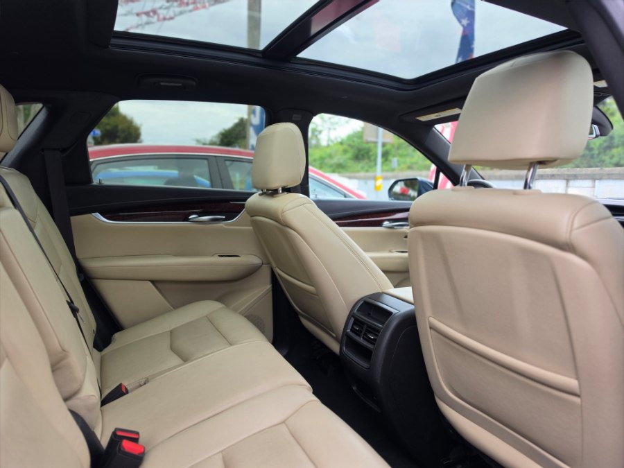 Used 2017 Cadillac XT5 Luxury w/ Driver Awareness Package FWD image 33