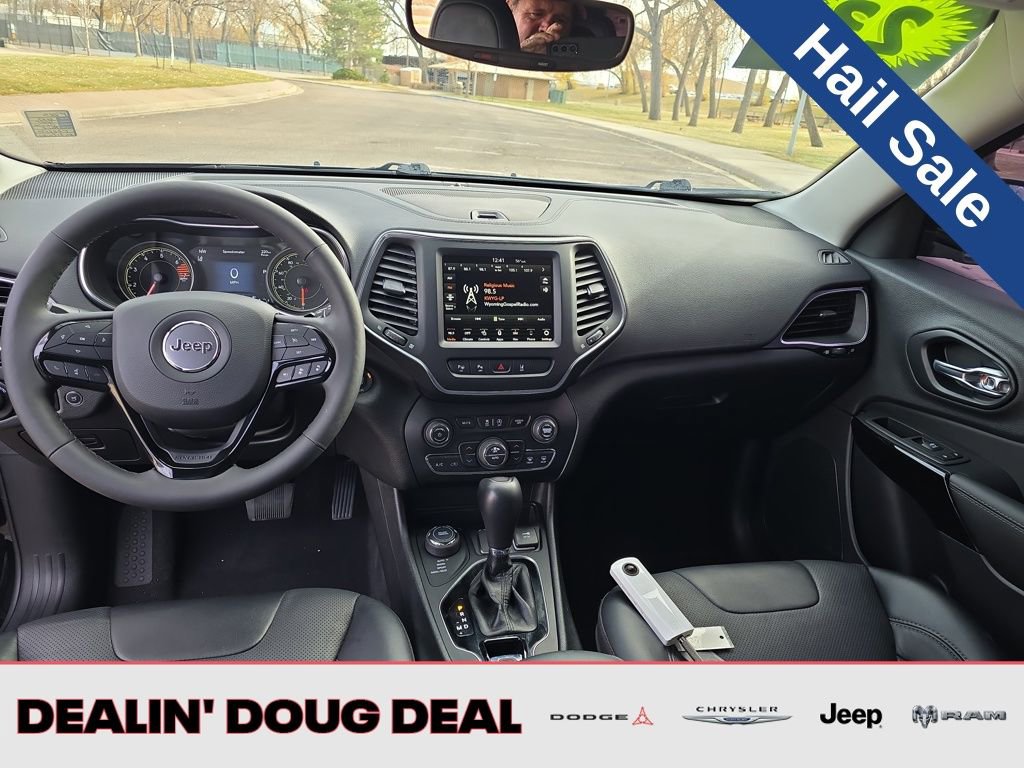 Used 2023 Jeep Cherokee Altitude Lux image 13