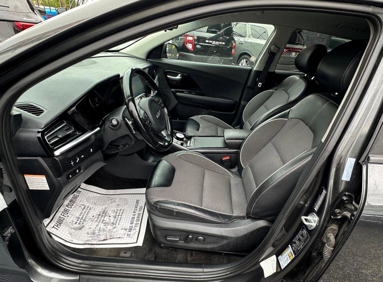 Used 2022 Kia Niro EX w/ Cold Weather Package FWD image 28