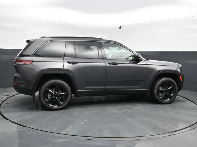 New 2026 Jeep Grand Cherokee Limited w/ Limited Altitude Package AWD/4WD image 9