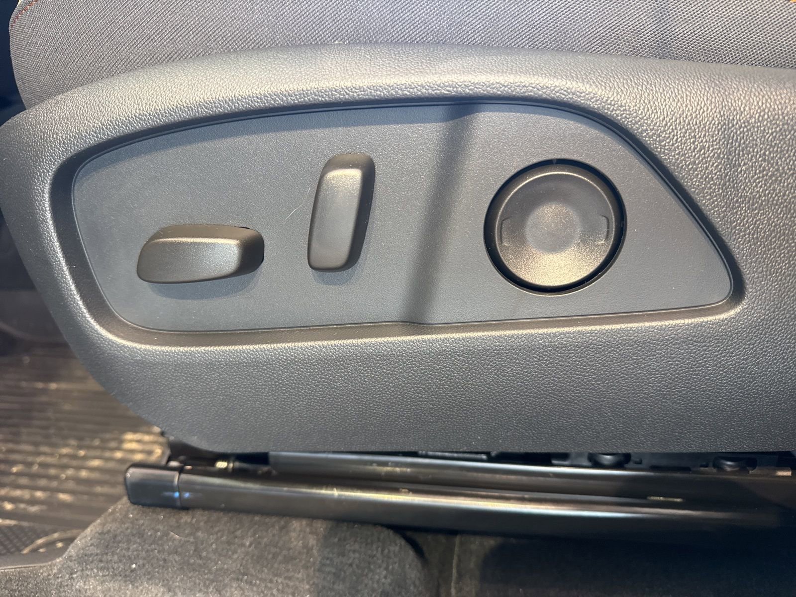 New 2026 Chevrolet Equinox ACTIV w/ Convenience Package III image 21