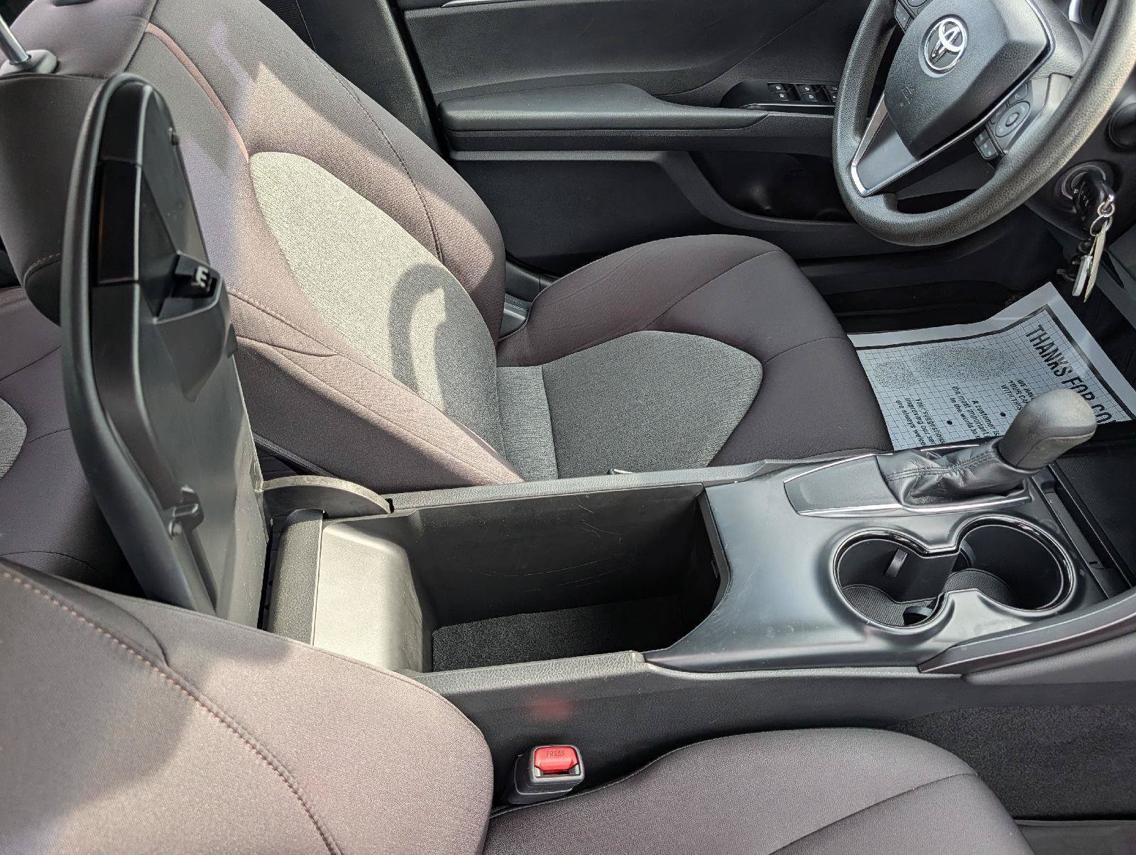 Used 2018 Toyota Camry LE FWD image 22