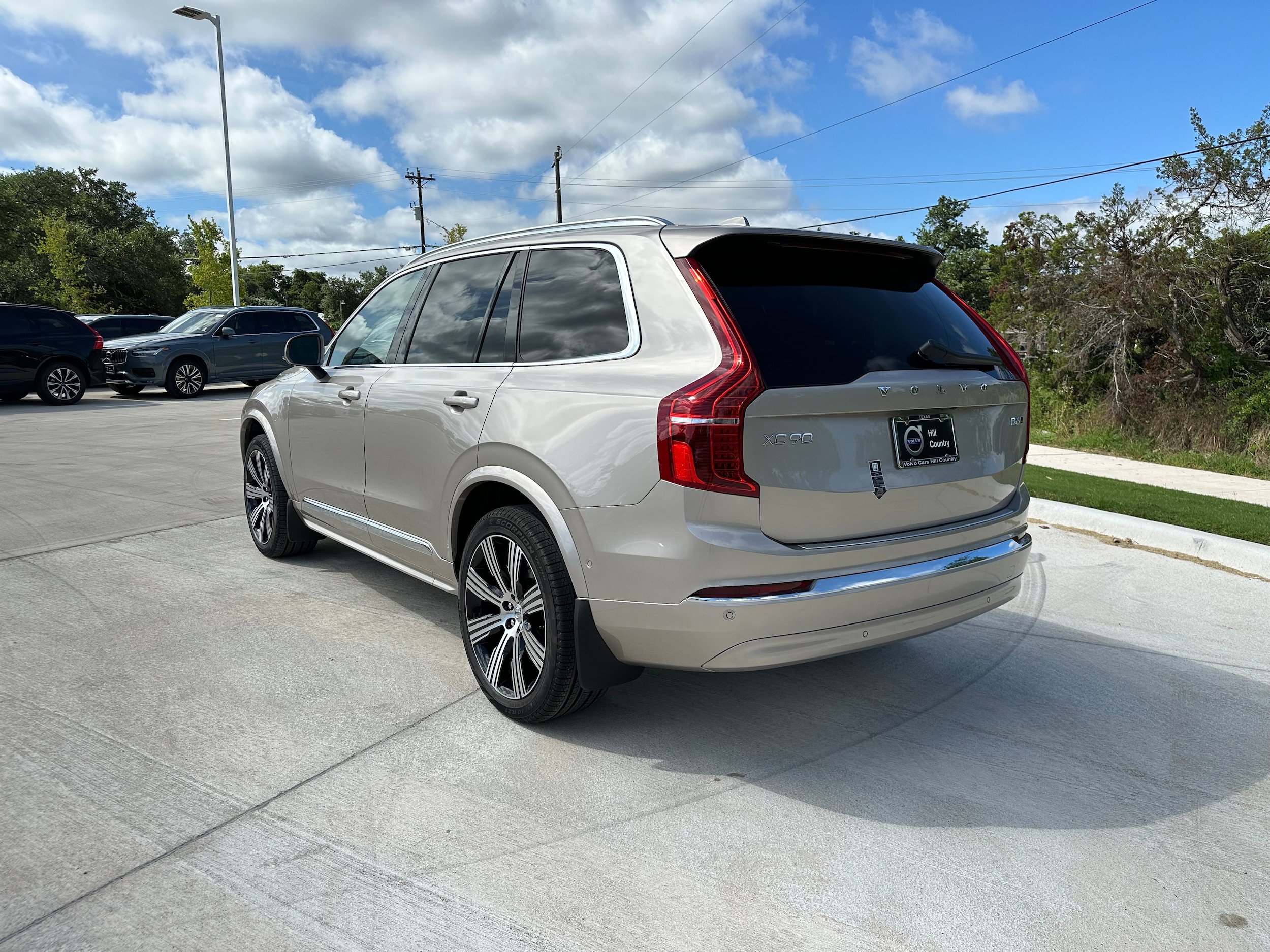 Used 2025 Volvo XC90 B6 Plus w/ Protection Package Premier AWD/4WD image 4