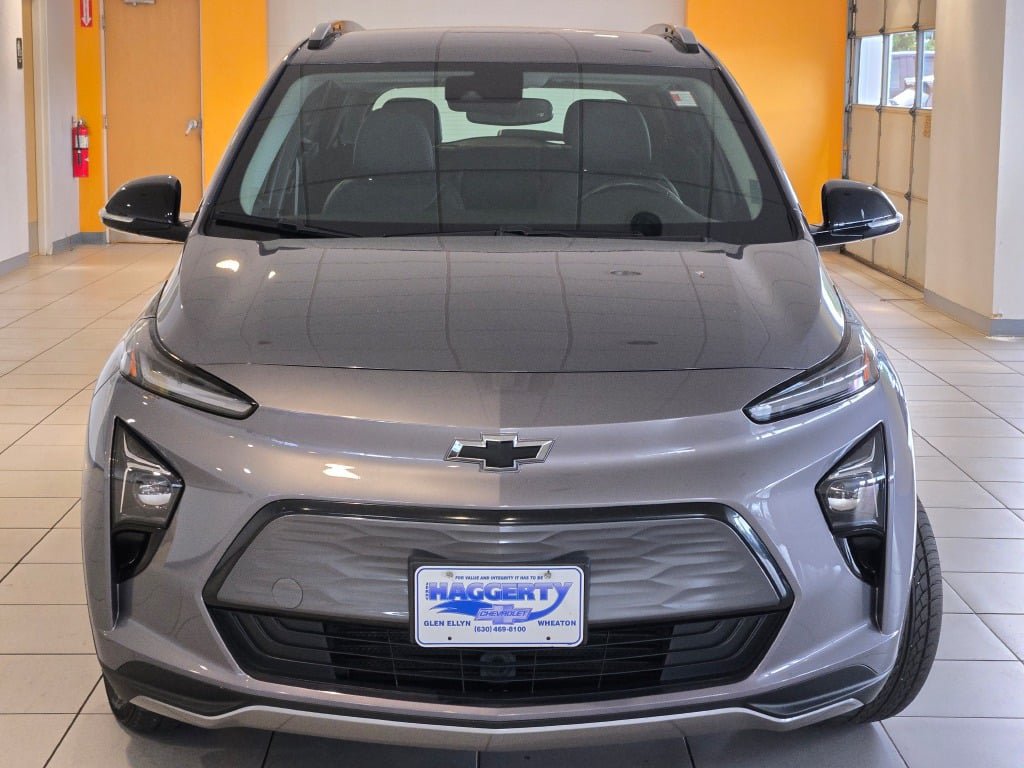 Certified 2023 Chevrolet Bolt EUV LT w/ Convenience Package FWD image 3
