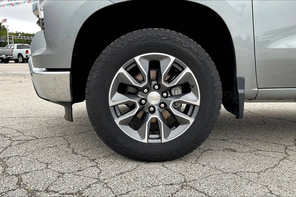 Used 2024 Chevrolet Silverado 1500 LT AWD/4WD image 30