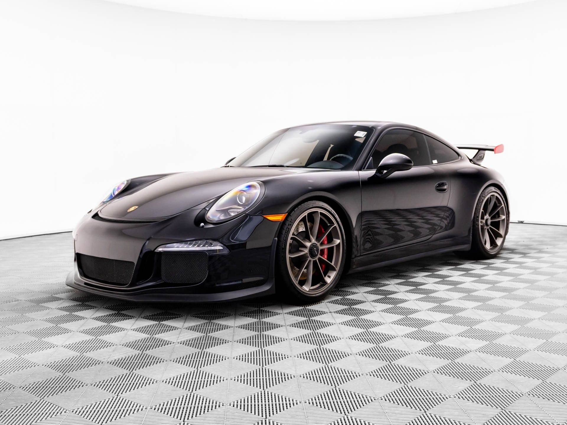 Used 2014 Porsche 911 GT3 w/ Carbon Interior Package RWD image 1