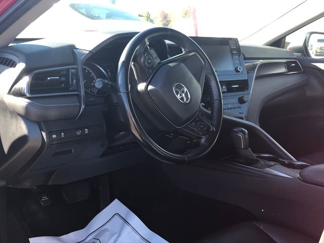 Used 2021 Toyota Camry SE image 3