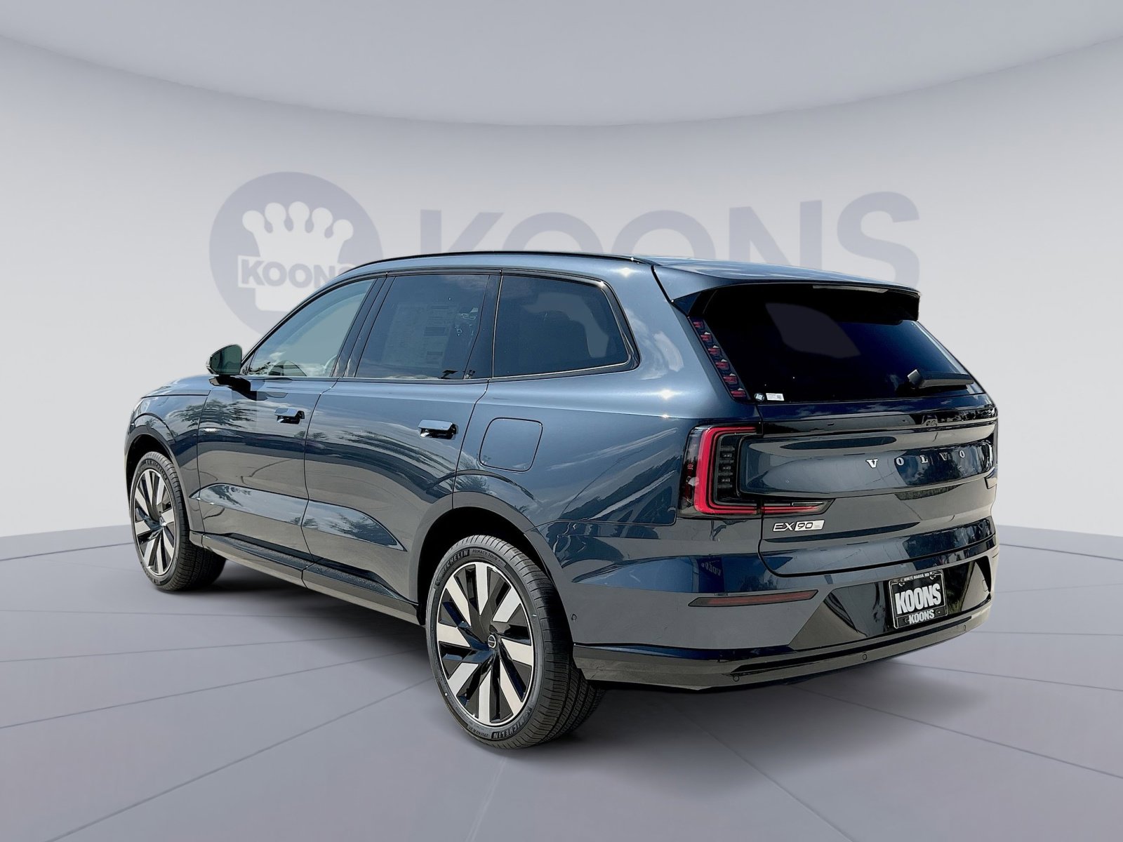 New 2025 Volvo EX90 Plus image 4
