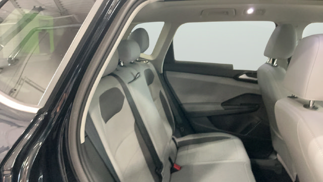 Certified 2023 Volkswagen Taos SE w/ Panoramic Sunroof Package AWD/4WD image 13