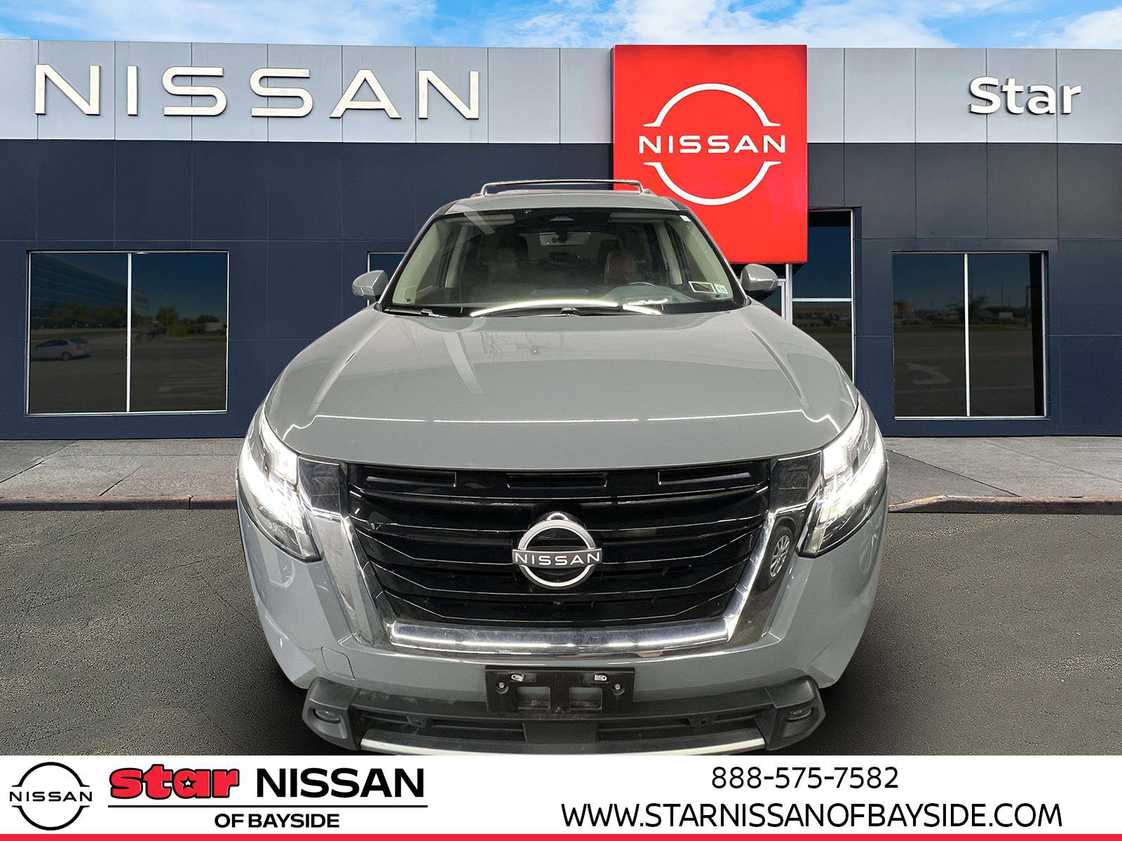 Used 2024 Nissan Pathfinder Platinum w/ Cargo Package image 2